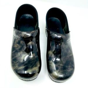 Dansko Professional Women’s Shoes SIZE 8.5 (41)